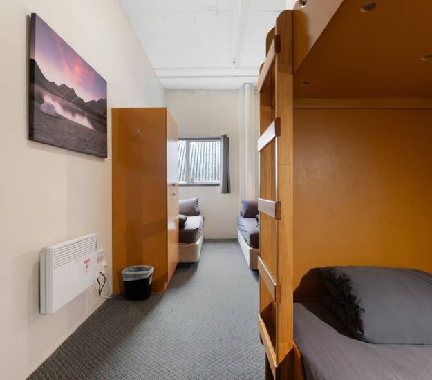 backpacker-group-cultural-rotoura