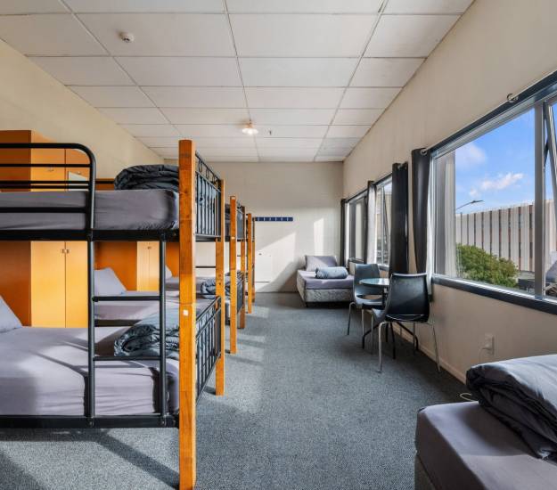 backpacker-group-cultural-rotoura