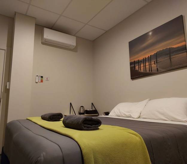 backpacker-group-cultural-rotoura