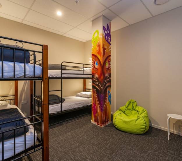 backpacker-group-cultural-rotoura