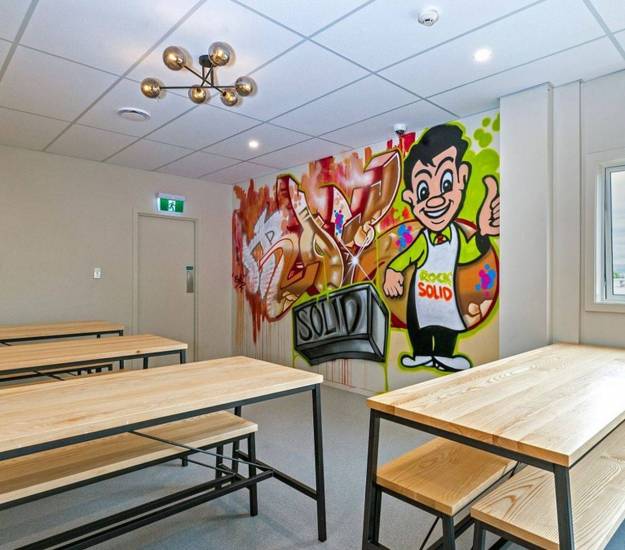 backpacker-group-cultural-rotoura