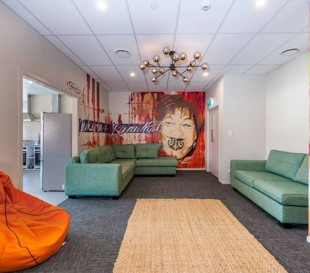 backpacker-group-cultural-rotoura