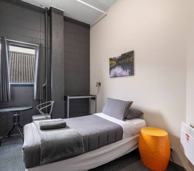 backpacker-group-cultural-rotoura