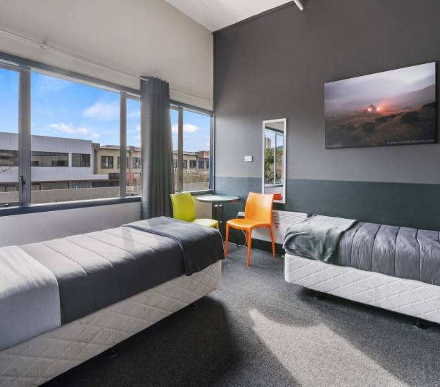 backpacker-group-cultural-rotoura